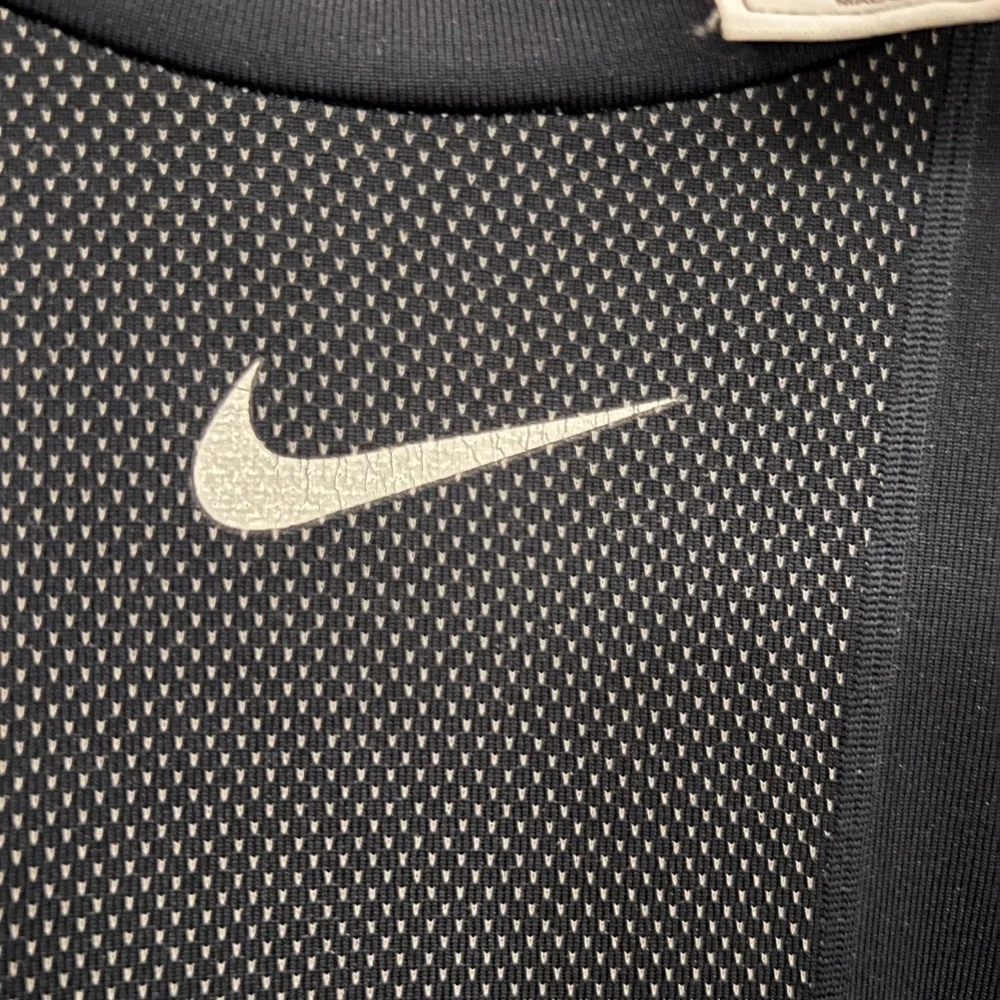 Nike Men’s Sparq Longsleeve Shirt - Picture 4 of 4